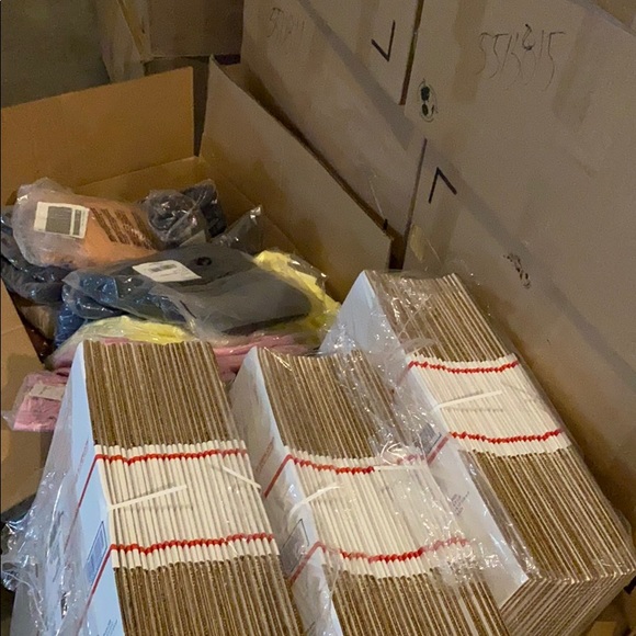 FREE PEOPLE SIZE SPECIFIC MYSTERY BOX - Picture 2 of 5